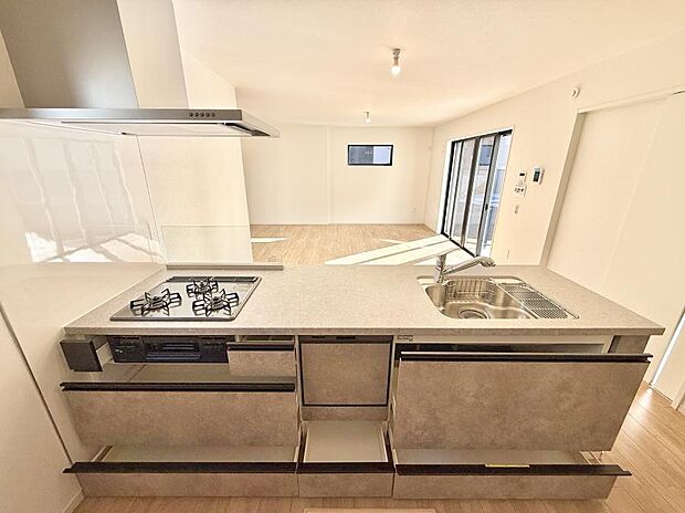 ■シンプルで機能的、毎日使いやすいキッチン