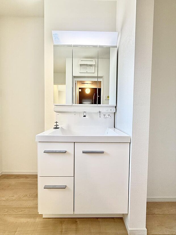 ■明るい洗面所は毎朝の歯磨きも楽しくできちゃいそうです♪