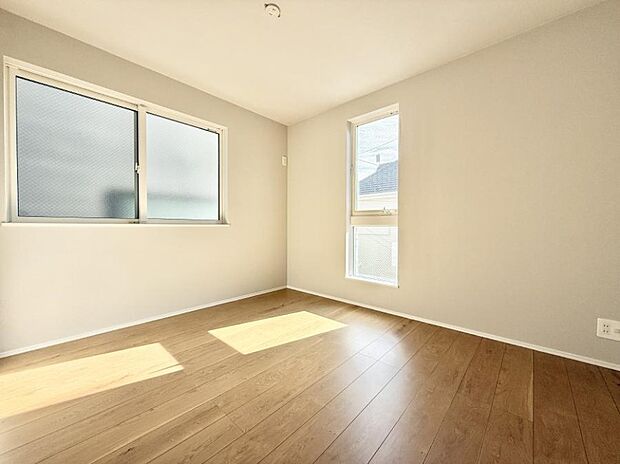 ■シンプルな空間で、収納付きベッドやデスクなど、多機能な家具を活用しやすいです