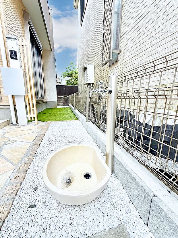 2号棟 ■ガーデニングや洗車などの際に大活躍な屋外立水栓