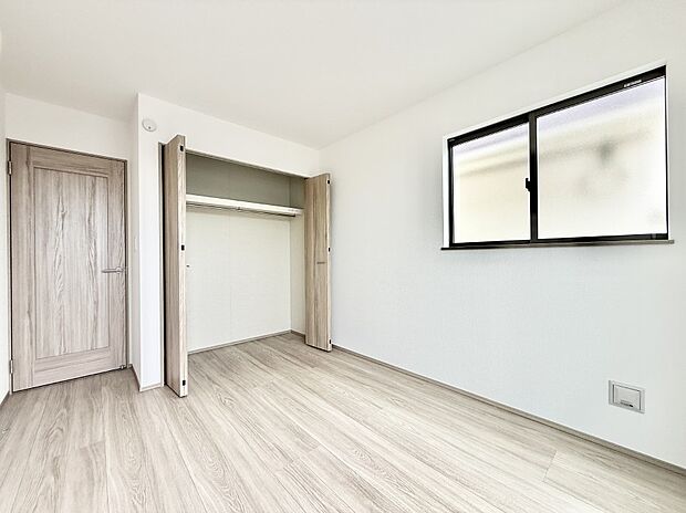A号棟 ■落ち着いた色合いのお部屋で穏やかな時間を楽しめます