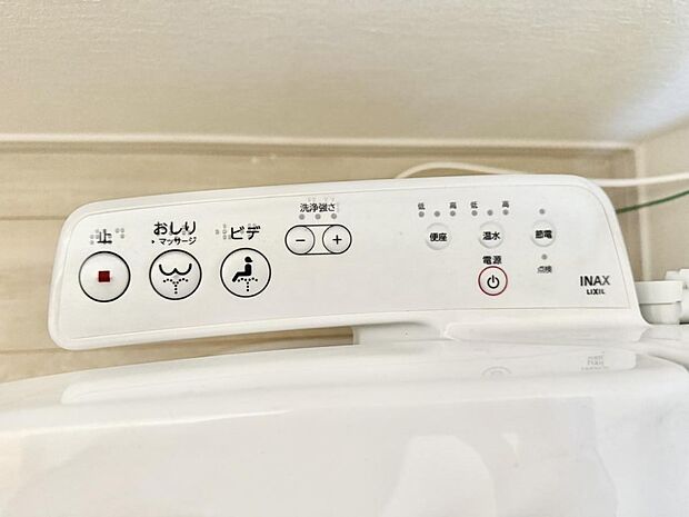 ■温水洗浄で快適、清潔感が保たれるシャワートイレ