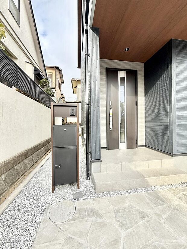 ■ 家族とゲストをやさしく迎える、心温まる玄関