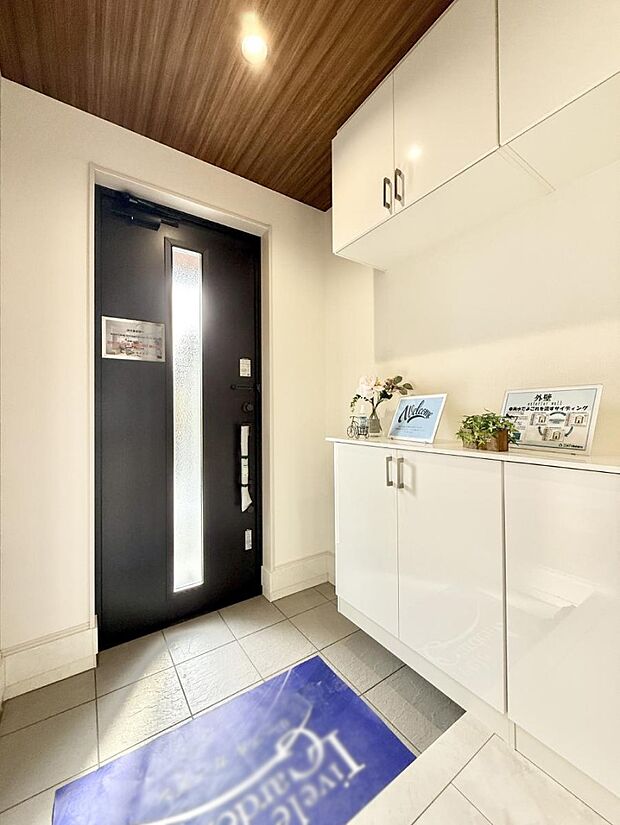 ■ 毎日を気持ちよく迎える、明るく温もりのある玄関