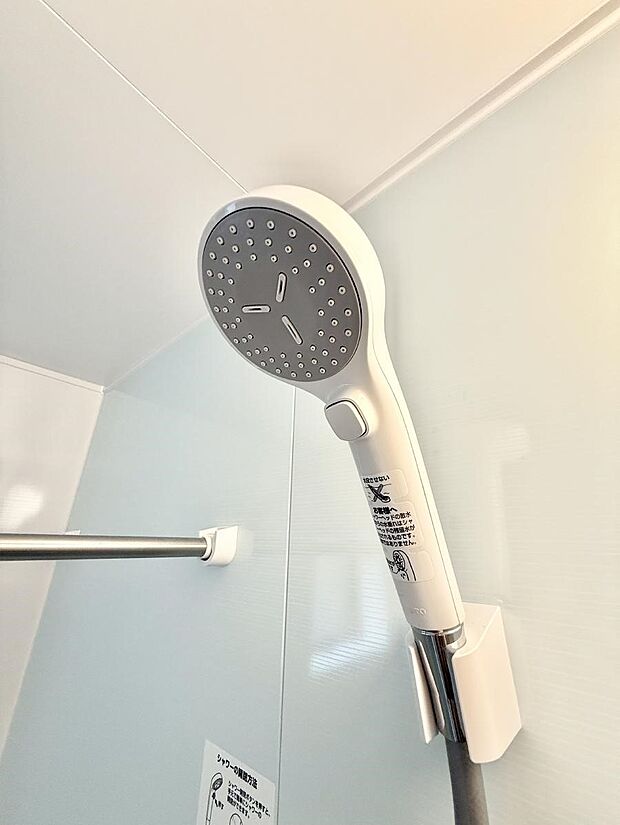 ■わざわざシャワー水栓のレバーまで手を伸ばす必要がなく、簡単に止水できる