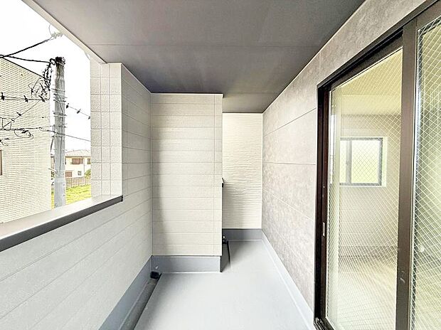 ■急な雨でも安心！雨天時もお洗濯物が干せる人気のインナーバルコニー！