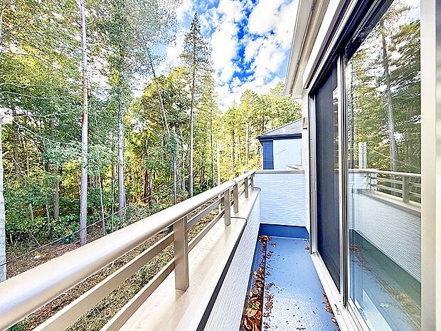 ■ 季節の移ろいを感じられる開放的な空間です