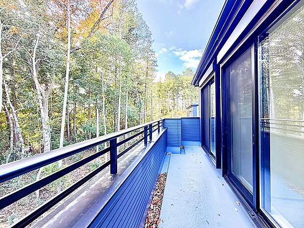 ■ 季節の移ろいを感じられる開放的な空間です