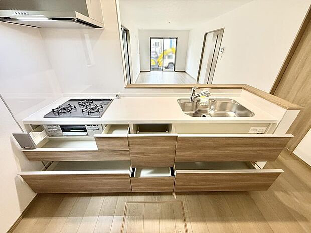 B号棟 ■シンプルで機能的、毎日使いやすいキッチン
