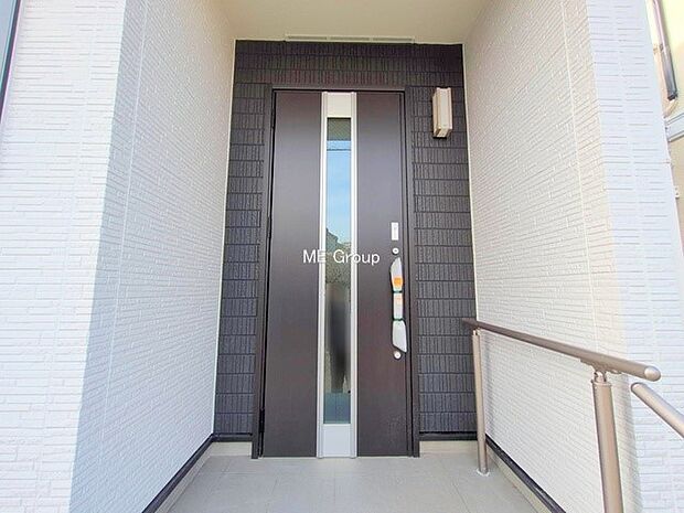 ■ シンプルで美しく、住まいの第一印象を彩る玄関です