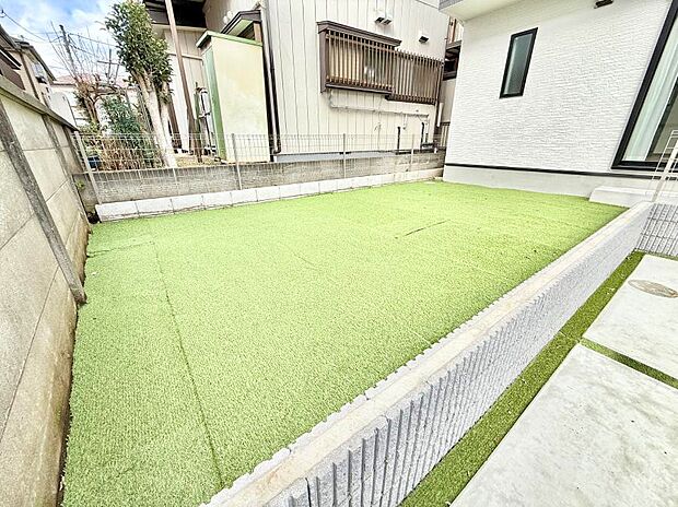 ■季節の移ろいを感じられる、落ち着いた雰囲気の屋外空間