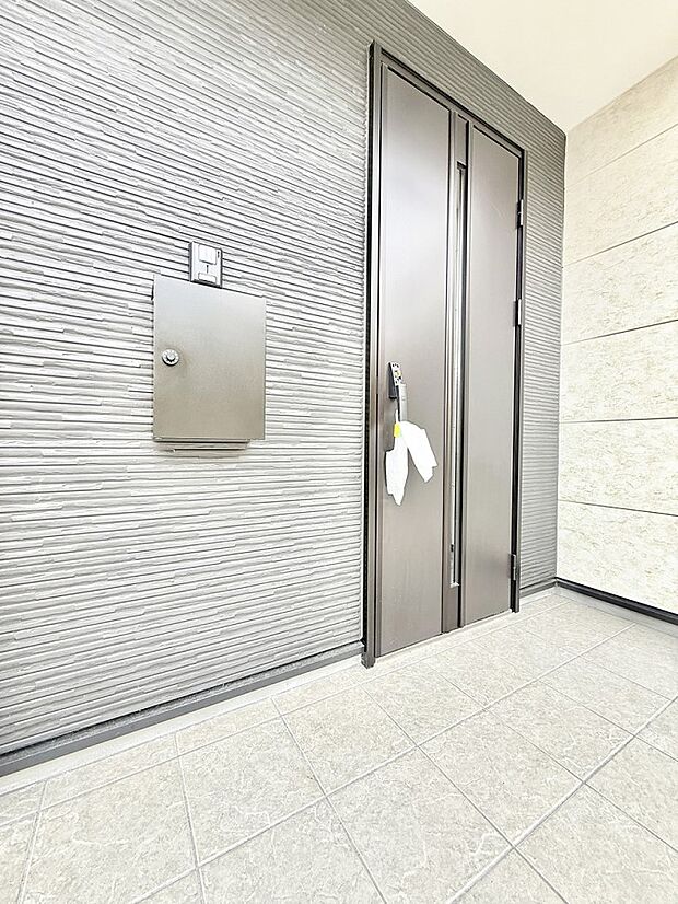 ■ シンプルで美しく、住まいの第一印象を彩る玄関です