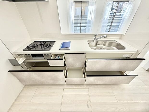 ■家族の絆を深める、温もりのあるキッチン