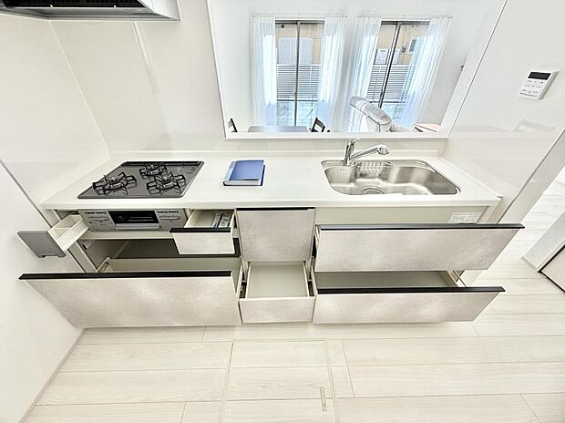 ■家族の絆を深める、温もりのあるキッチン