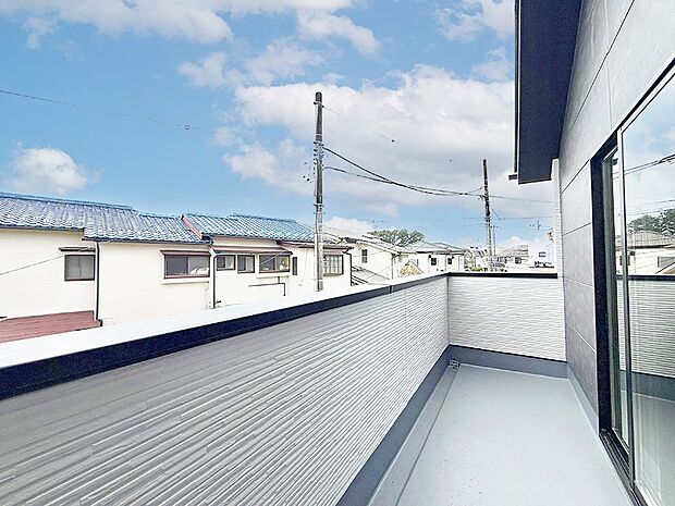 1号棟  ■ 季節の移ろいを感じられる開放的な空間です