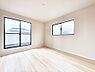 室内：1号棟  ■落ち着いた色合いのお部屋で穏やかな時間を楽しめます