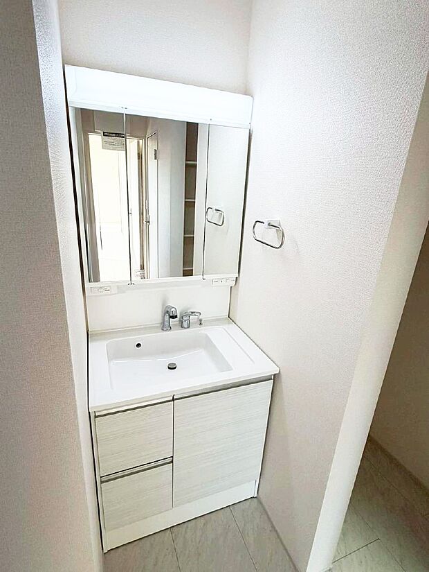 ■明るい洗面所は毎朝の歯磨きも楽しくできちゃいそうです♪