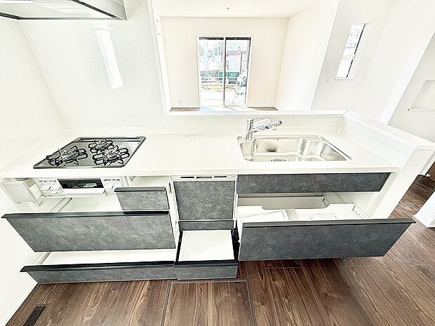 ■シンプルで機能的、毎日使いやすいキッチン