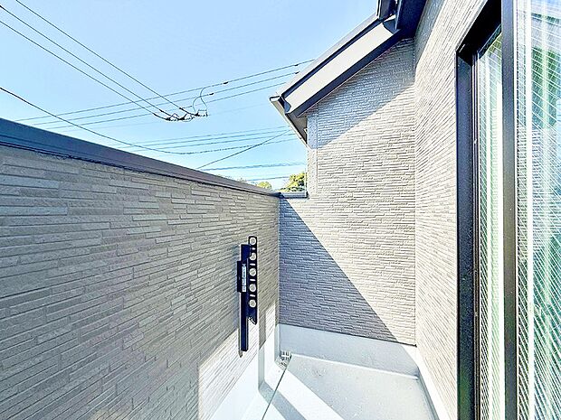 ■ 心地よい風と光を感じる、くつろぎのバルコニー