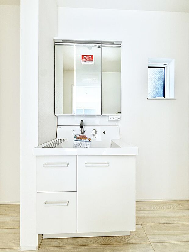 ■明るい洗面所は毎朝の歯磨きも楽しくできちゃいそうです♪