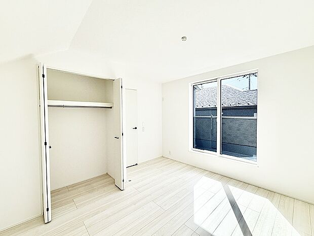 6号棟 ■落ち着いた色合いのお部屋で穏やかな時間を楽しめます
