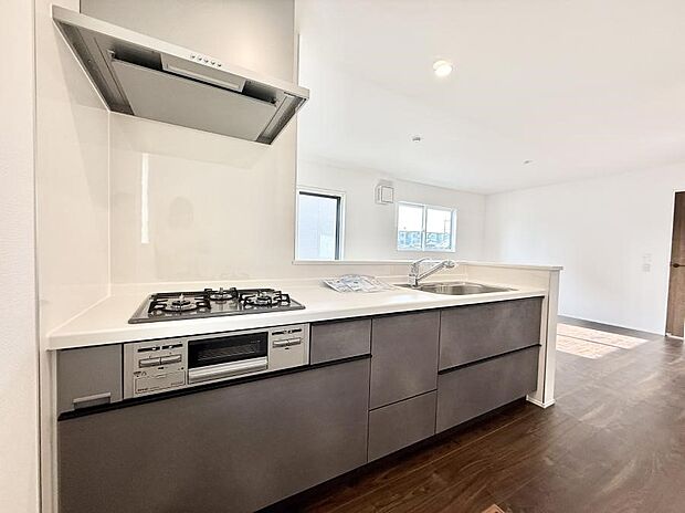 ■シンプルで機能的、毎日使いやすいキッチン