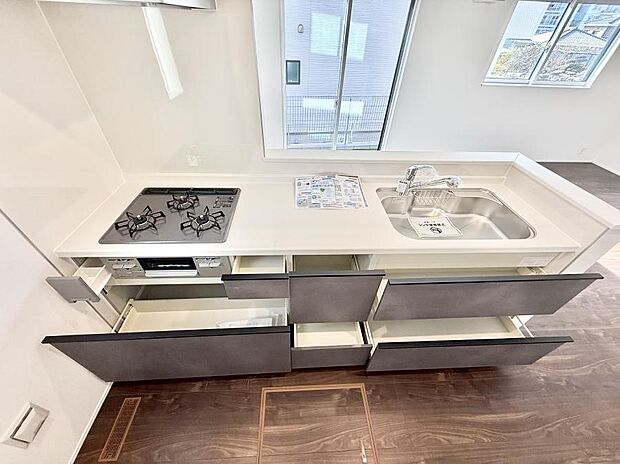 ■家族の絆を深める、温もりのあるキッチン