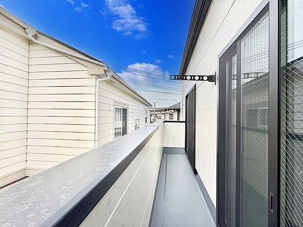 ■ 自然を身近に感じる、開放的なバルコニー