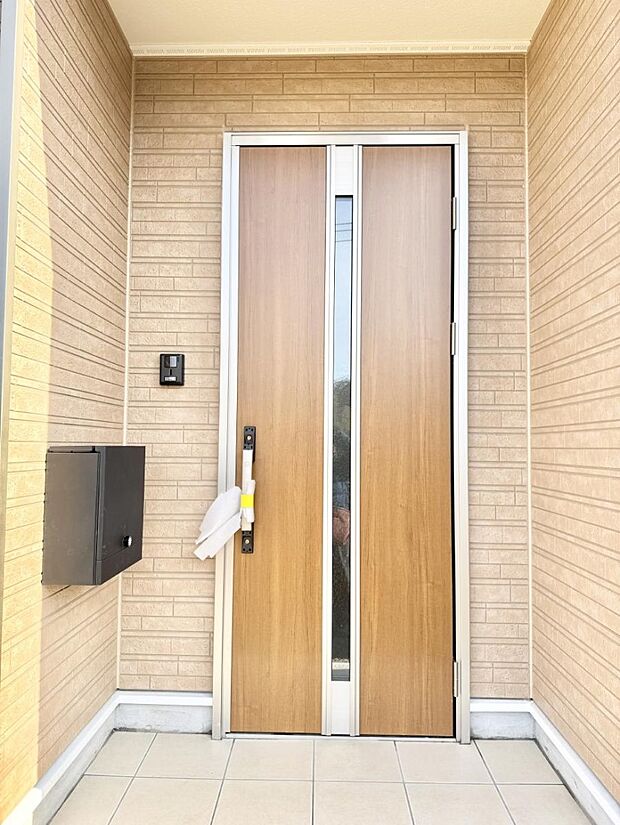 ■ シンプルで美しく、住まいの第一印象を彩る玄関です