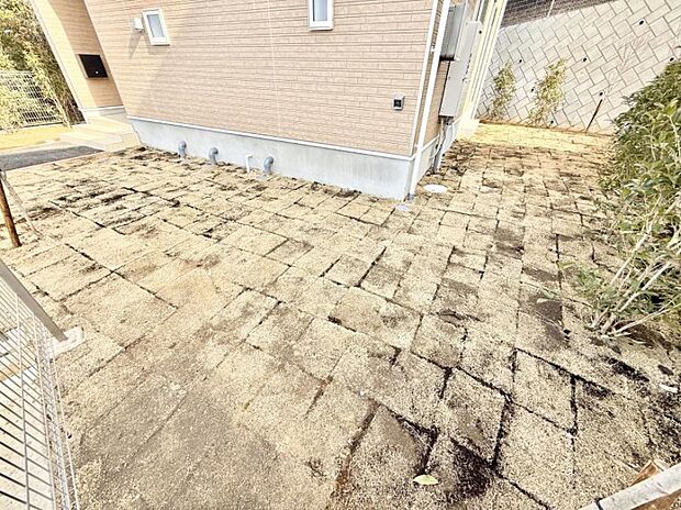 ■季節の移ろいを感じられる、落ち着いた雰囲気の屋外空間