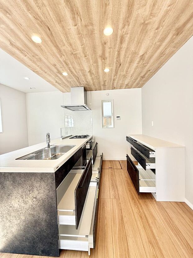 ■家族の絆を深める、温もりのあるキッチン