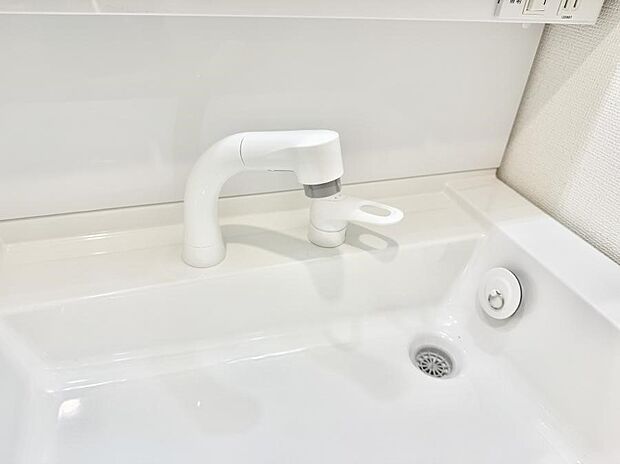 ■細かい部分まで洗いやすく便利なハンドシャワー付き