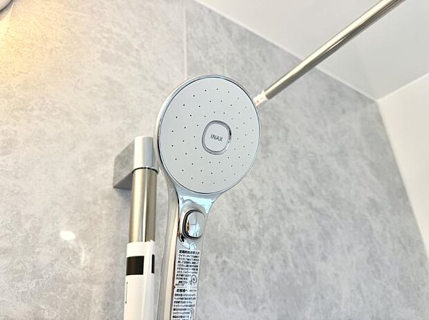 ■わざわざシャワー水栓のレバーまで手を伸ばす必要がなく、簡単に止水できる