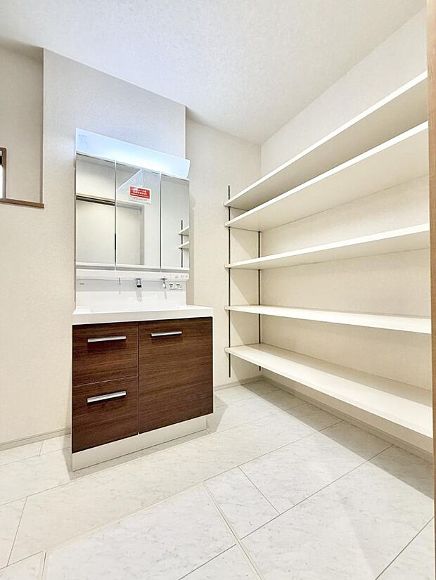 ■明るい洗面所は毎朝の歯磨きも楽しくできちゃいそうです♪