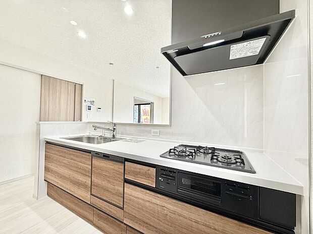 ■シンプルで機能的、毎日使いやすいキッチン