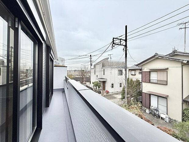 ■ 季節の移ろいを感じられる開放的な空間です