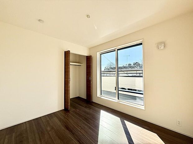 ■シンプルな空間で、収納付きベッドやデスクなど、多機能な家具を活用しやすいです