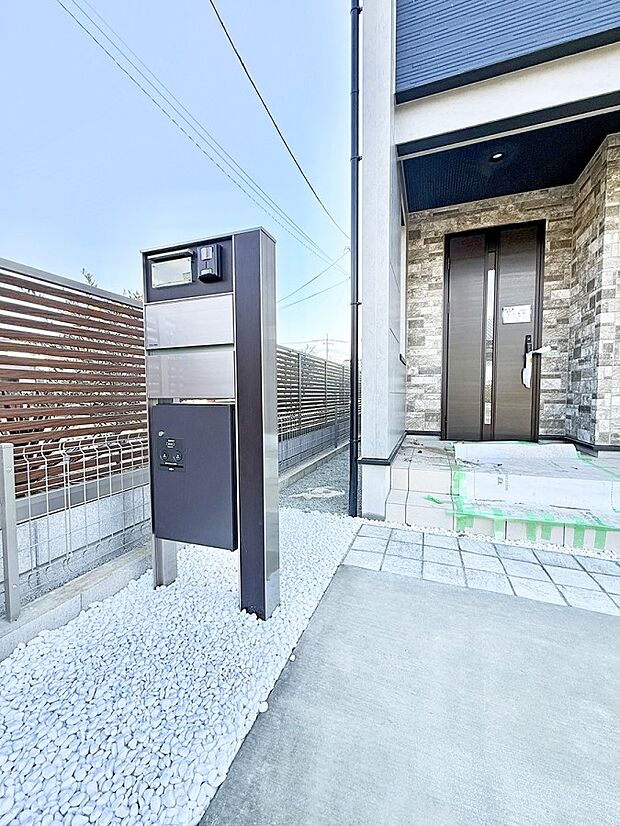 ■ シンプルで美しく、住まいの第一印象を彩る玄関です