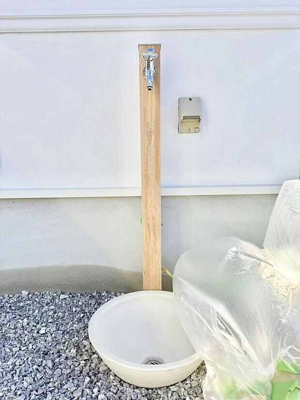 ■ガーデニングや洗車などの際に大活躍な屋外立水栓