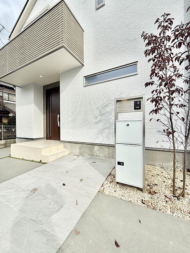 ■ 心地よい暮らしへとつながる、温かい玄関