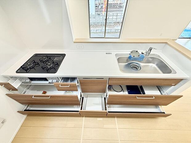 ■シンプルで機能的、毎日使いやすいキッチン