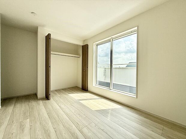 1号棟 ■落ち着いた色合いのお部屋で穏やかな時間を楽しめます