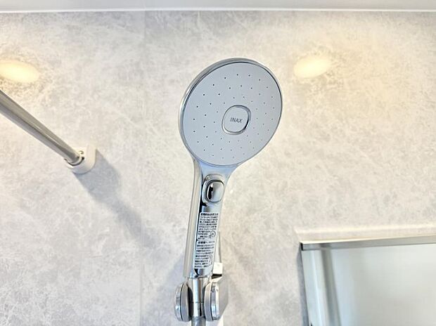 ■わざわざシャワー水栓のレバーまで手を伸ばす必要がなく、簡単に止水できる