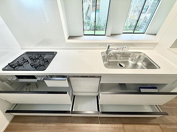 ■シンプルで機能的、毎日使いやすいキッチン