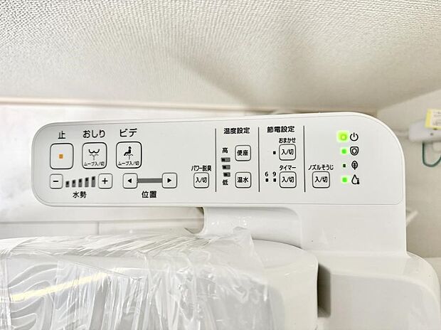 ■温水洗浄で快適、清潔感が保たれるシャワートイレ