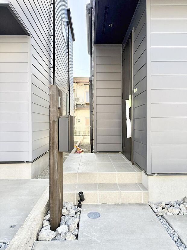 ■ 心地よい暮らしへとつながる、温かい玄関