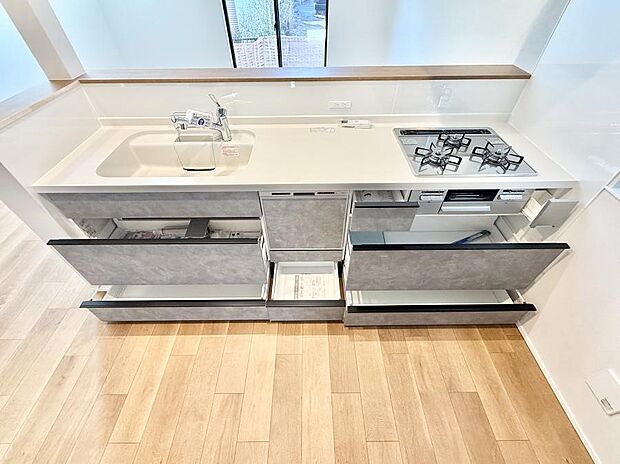 ■シンプルで機能的、毎日使いやすいキッチン