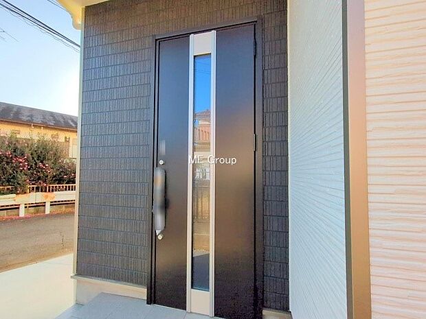 ■ シンプルで美しく、住まいの第一印象を彩る玄関です