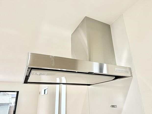 ■フードに覆われている為、匂いが換気扇に誘導され、効率的に排煙ができます
