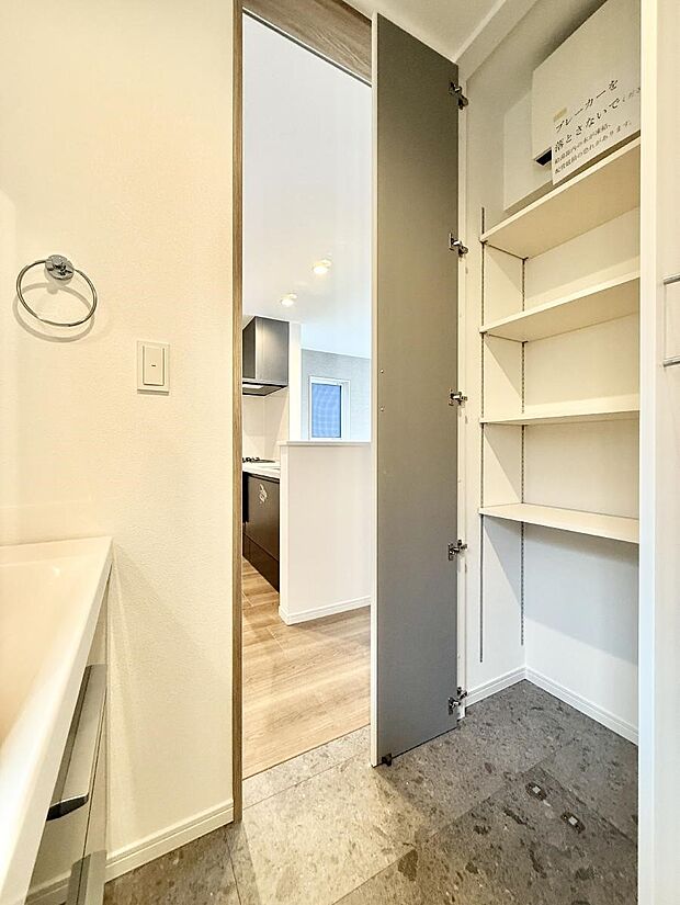 ■洗面所にリネン庫があると、タオルや小物も片付きますね